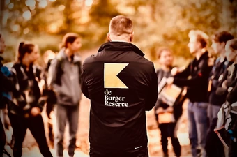 Laten we elkaar helpen! Pleidooi voor burgerreserve
